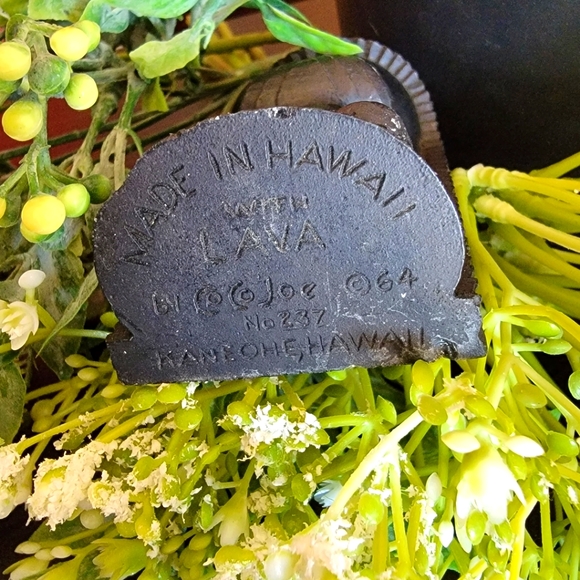 Hawaiian Lava Figurine - Picture 3 of 5